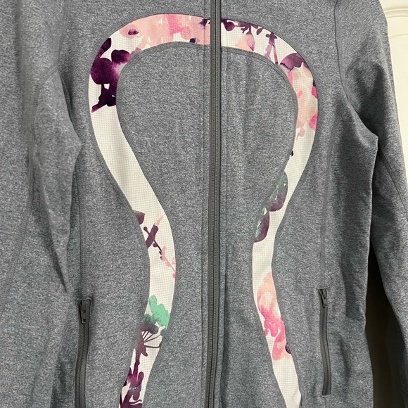 Lululemon In Stride Jacket Heathered Fossil /Blurred Blossoms White Size 6 - Picture 11 of 14